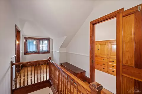 Entry Way - 210 Hosea Ave, Cincinnati, OH 45220 photo 13 of 14