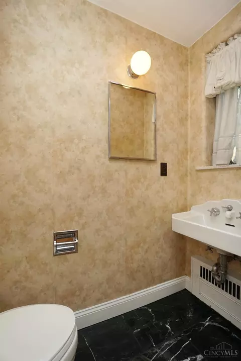Bath - 210 Hosea Ave, Cincinnati, OH 45220 photo 6 of 7