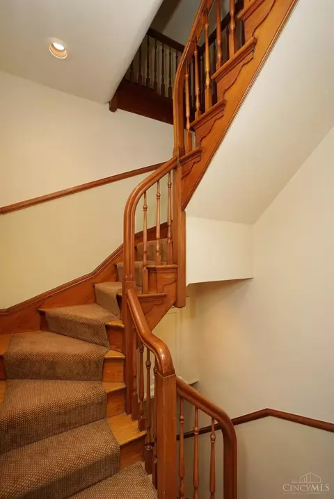 Entry Way - 210 Hosea Ave, Cincinnati, OH 45220 photo 14 of 14
