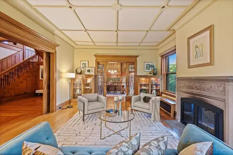 Living - 210 Hosea Ave, Cincinnati, OH 45220 photo 4 of 7