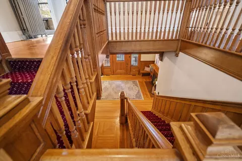 Entry Way - 210 Hosea Ave, Cincinnati, OH 45220 photo 11 of 14