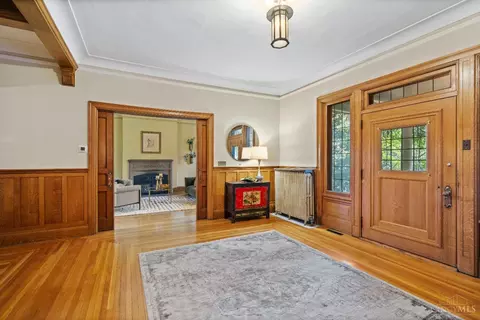 Entry Way - 210 Hosea Ave, Cincinnati, OH 45220 photo 2 of 14