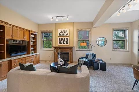Living - 210 Hosea Ave, Cincinnati, OH 45220 photo 5 of 7