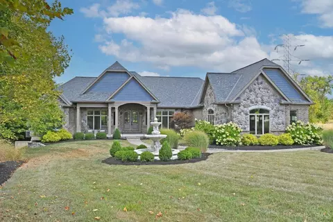 8876 Walnut Ridge Ct, West Chester, OH 45069