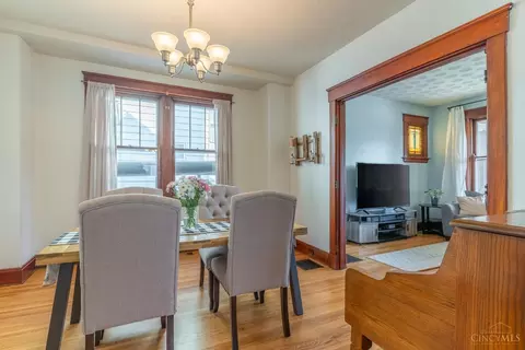 Dining - 4425 Brazee St, Cincinnati, OH 45209 photo 3 of 3
