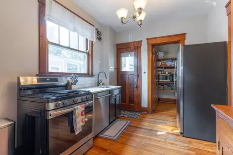 Kitchen - 4425 Brazee St, Cincinnati, OH 45209 photo 2 of 3