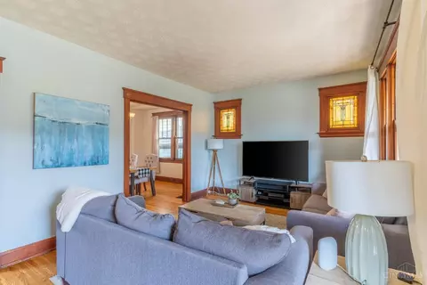 Living - 4425 Brazee St, Cincinnati, OH 45209 photo 1 of 1