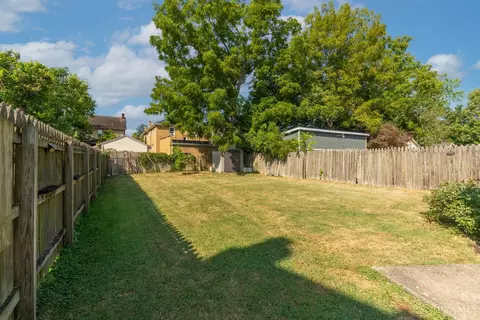 Exterior - 4425 Brazee St, Cincinnati, OH 45209 photo 6 of 7