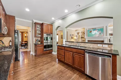 679 Hyacinth Rd, Cincinnati, OH 45245 photo 9