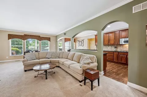 679 Hyacinth Rd, Cincinnati, OH 45245 photo 5