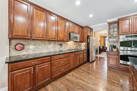 679 Hyacinth Rd, Cincinnati, OH 45245 photo 8