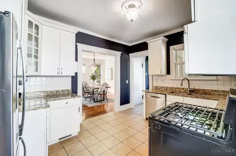 Kitchen - 3605 Edwards Rd, Cincinnati, OH 45208 photo 3 of 5
