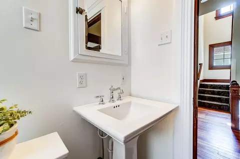 Bath - 3605 Edwards Rd, Cincinnati, OH 45208 photo 4 of 8