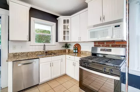 Kitchen - 3605 Edwards Rd, Cincinnati, OH 45208 photo 5 of 5
