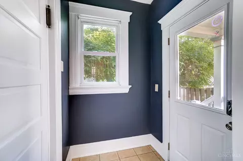 Entry Way - 3605 Edwards Rd, Cincinnati, OH 45208 photo 6 of 12