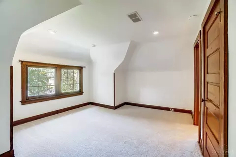 Bedroom - 3605 Edwards Rd, Cincinnati, OH 45208 photo 9 of 10