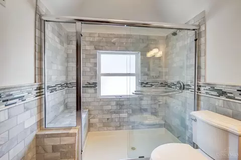 Bath - 3605 Edwards Rd, Cincinnati, OH 45208 photo 7 of 8