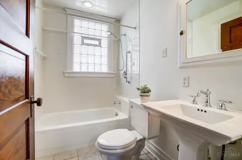 Bath - 3605 Edwards Rd, Cincinnati, OH 45208 photo 3 of 8