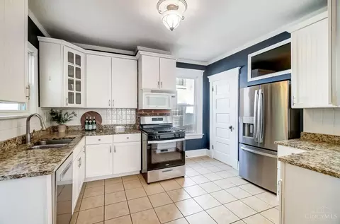 Kitchen - 3605 Edwards Rd, Cincinnati, OH 45208 photo 1 of 5