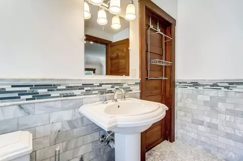 Bath - 3605 Edwards Rd, Cincinnati, OH 45208 photo 6 of 8