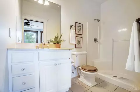 Bath - 3605 Edwards Rd, Cincinnati, OH 45208 photo 2 of 8