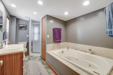 Bath - 408 Jefferson Ave, Cincinnati, OH 45217 photo 1 of 3