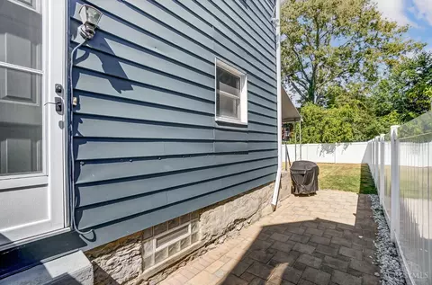 Exterior - 408 Jefferson Ave, Cincinnati, OH 45217 photo 3 of 5