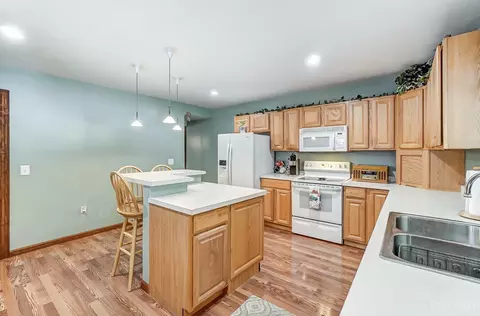 Kitchen - 408 Jefferson Ave, Cincinnati, OH 45217 photo 3 of 4