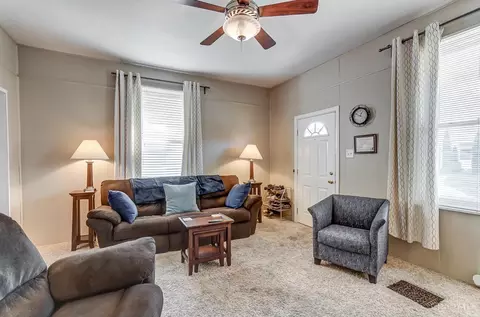 Living - 408 Jefferson Ave, Cincinnati, OH 45217 photo 2 of 2
