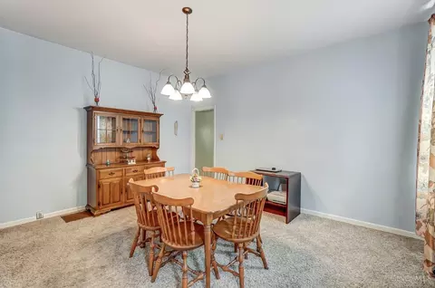 Dining - 408 Jefferson Ave, Cincinnati, OH 45217 photo 1 of 2