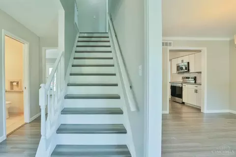 Entry Way - 661 Brandy Way, Cincinnati, OH 45244 photo 6 of 10