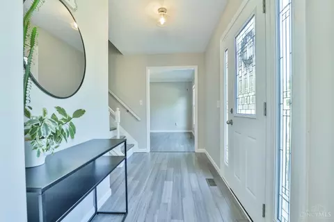 Entry Way - 661 Brandy Way, Cincinnati, OH 45244 photo 4 of 10