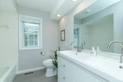 Bath - 661 Brandy Way, Cincinnati, OH 45244 photo 4 of 5