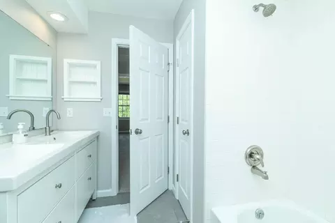 Bath - 661 Brandy Way, Cincinnati, OH 45244 photo 5 of 5