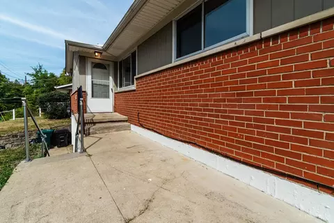 5844 Argus Rd, Cincinnati, OH 45224 photo 2