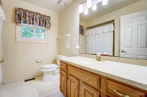 Bath - 10565 Stablehand Dr, Cincinnati, OH 45242 photo 6 of 10