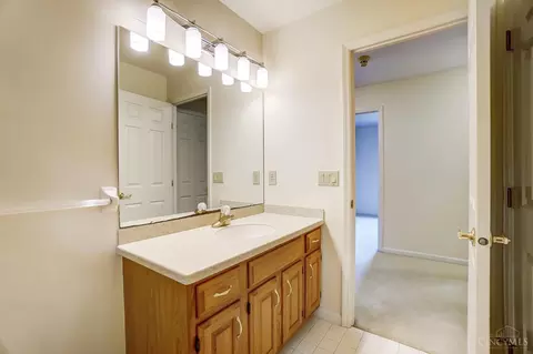 Bath - 10565 Stablehand Dr, Cincinnati, OH 45242 photo 7 of 10