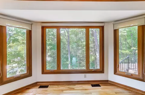 Living - 10565 Stablehand Dr, Cincinnati, OH 45242 photo 6 of 12