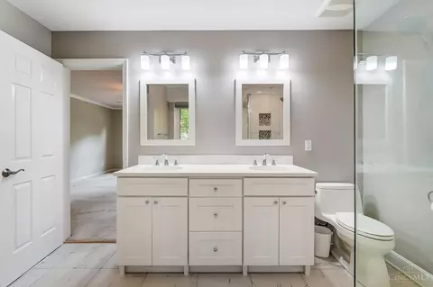 Bath - 10565 Stablehand Dr, Cincinnati, OH 45242 photo 3 of 10