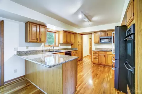 Kitchen - 10565 Stablehand Dr, Cincinnati, OH 45242 photo 1 of 4