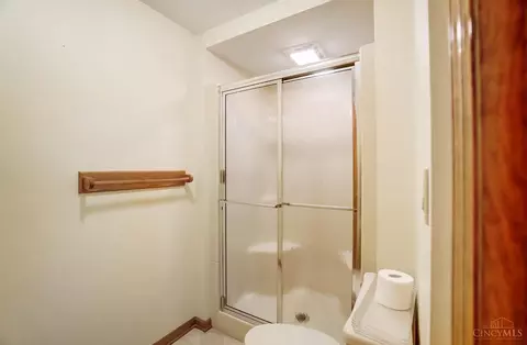 Bath - 10565 Stablehand Dr, Cincinnati, OH 45242 photo 10 of 10
