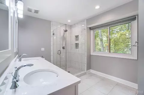 Bath - 10565 Stablehand Dr, Cincinnati, OH 45242 photo 2 of 10