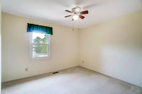 Bedroom - 10565 Stablehand Dr, Cincinnati, OH 45242 photo 6 of 13