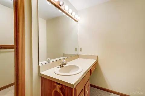 Bath - 10565 Stablehand Dr, Cincinnati, OH 45242 photo 9 of 10