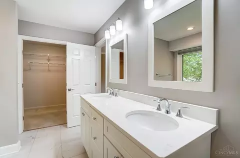 Bath - 10565 Stablehand Dr, Cincinnati, OH 45242 photo 4 of 10