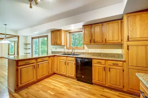 Kitchen - 10565 Stablehand Dr, Cincinnati, OH 45242 photo 2 of 4