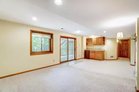 Living - 10565 Stablehand Dr, Cincinnati, OH 45242 photo 10 of 12