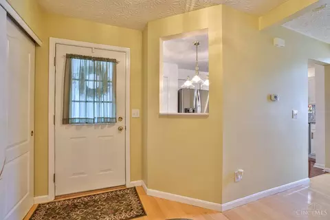 5765 Summit View Ct, Cincinnati, OH 45247 photo 4