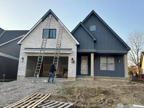 9809 Orchard Trl, Montgomery, OH 45242
