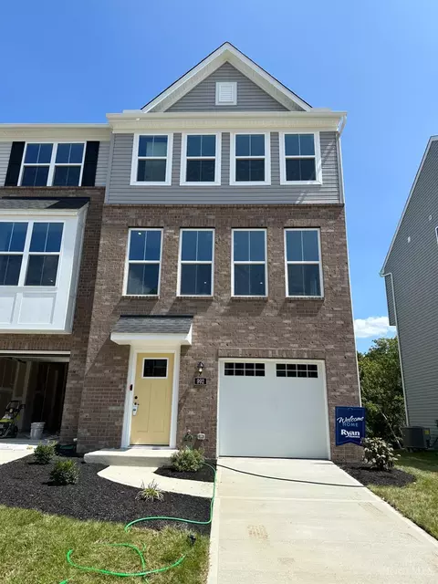 992 Steamboat Dr, Cincinnati, OH 45244
